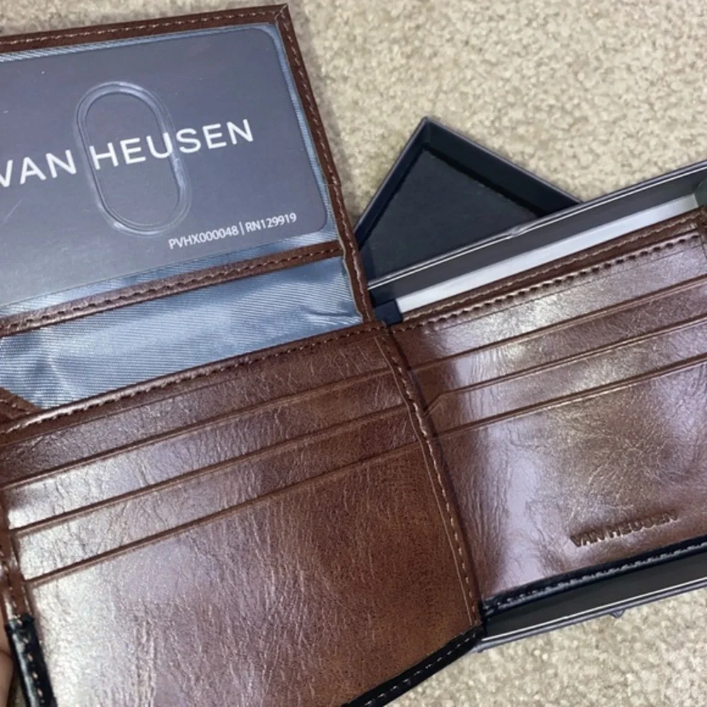 VAN HEUSEN FAUX LEATHER BLACK/BROWN WALLET❗️